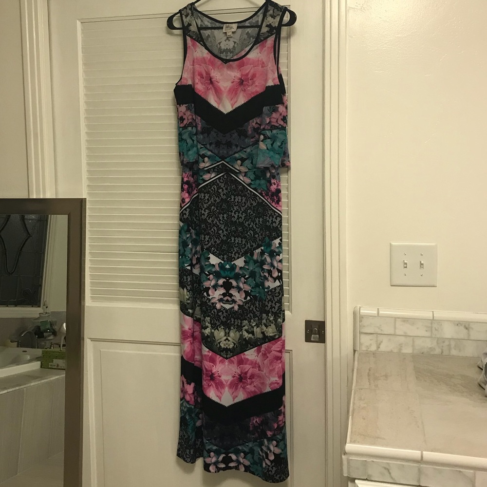 NEW Small abstract flower and lace maxi dress